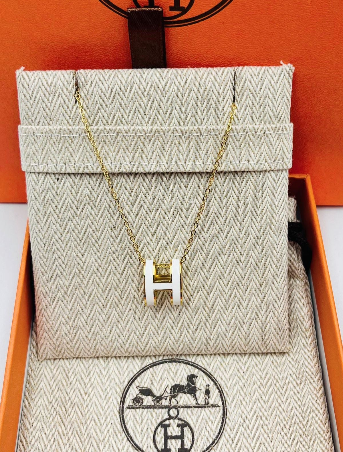 Classy Hemes Necklace (other colours)