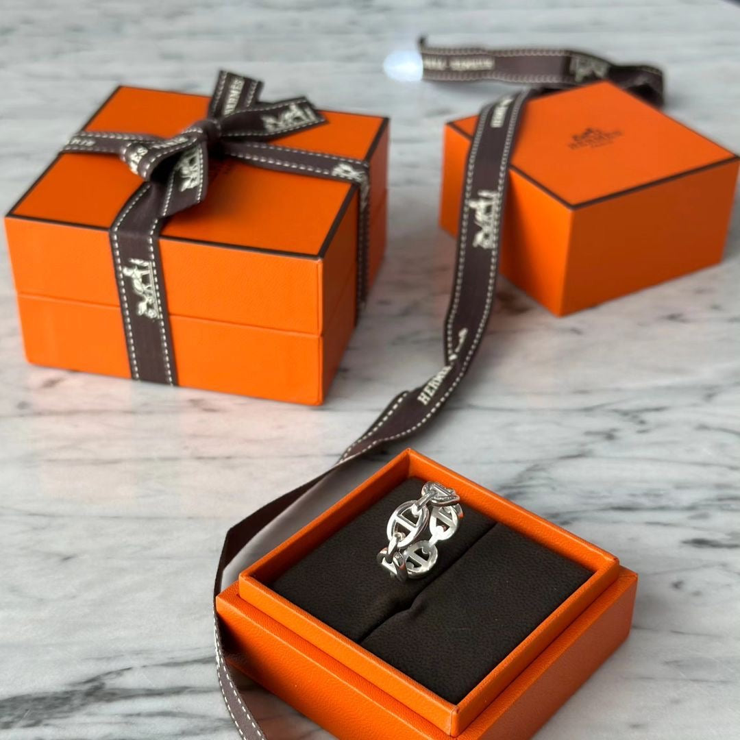 Classy Hemes Packaging