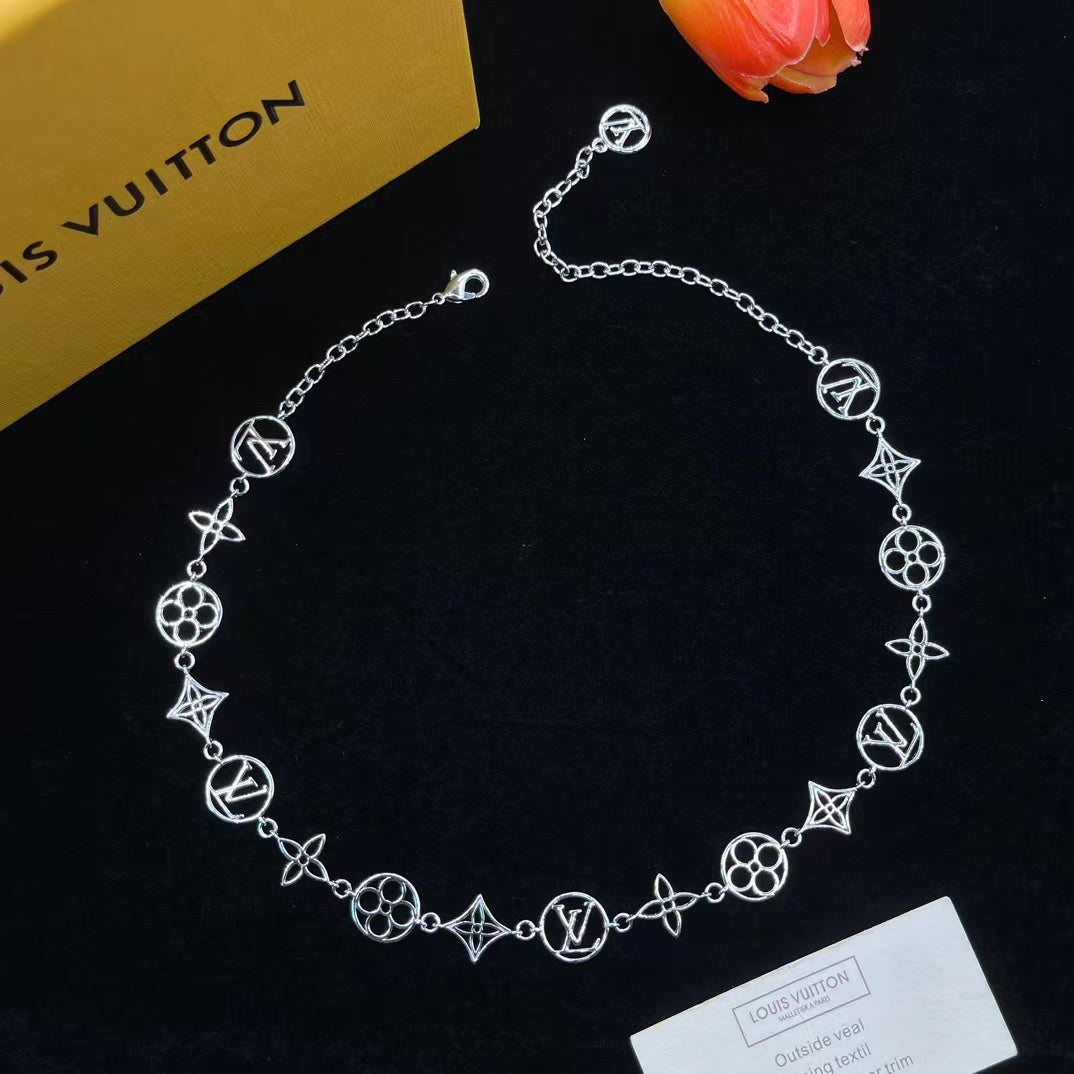 Almira Bloom Necklace (in gold & silver)