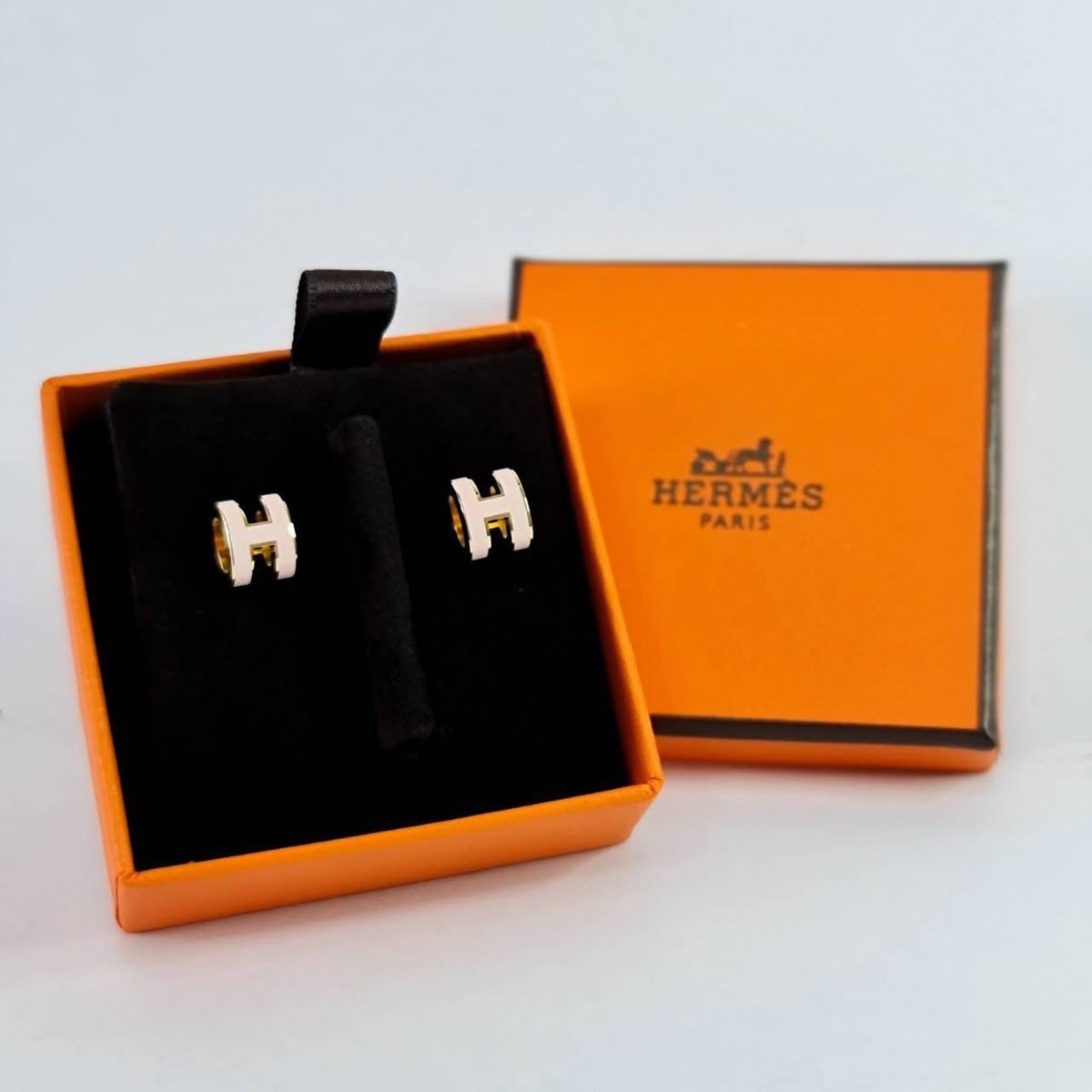 Classy Hemes Packaging