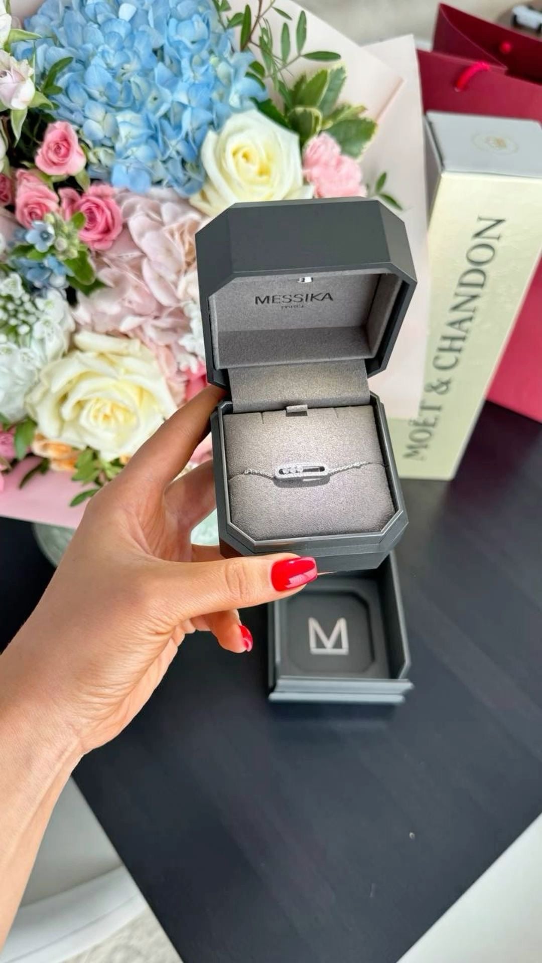 Molly Luxury Light Packaging