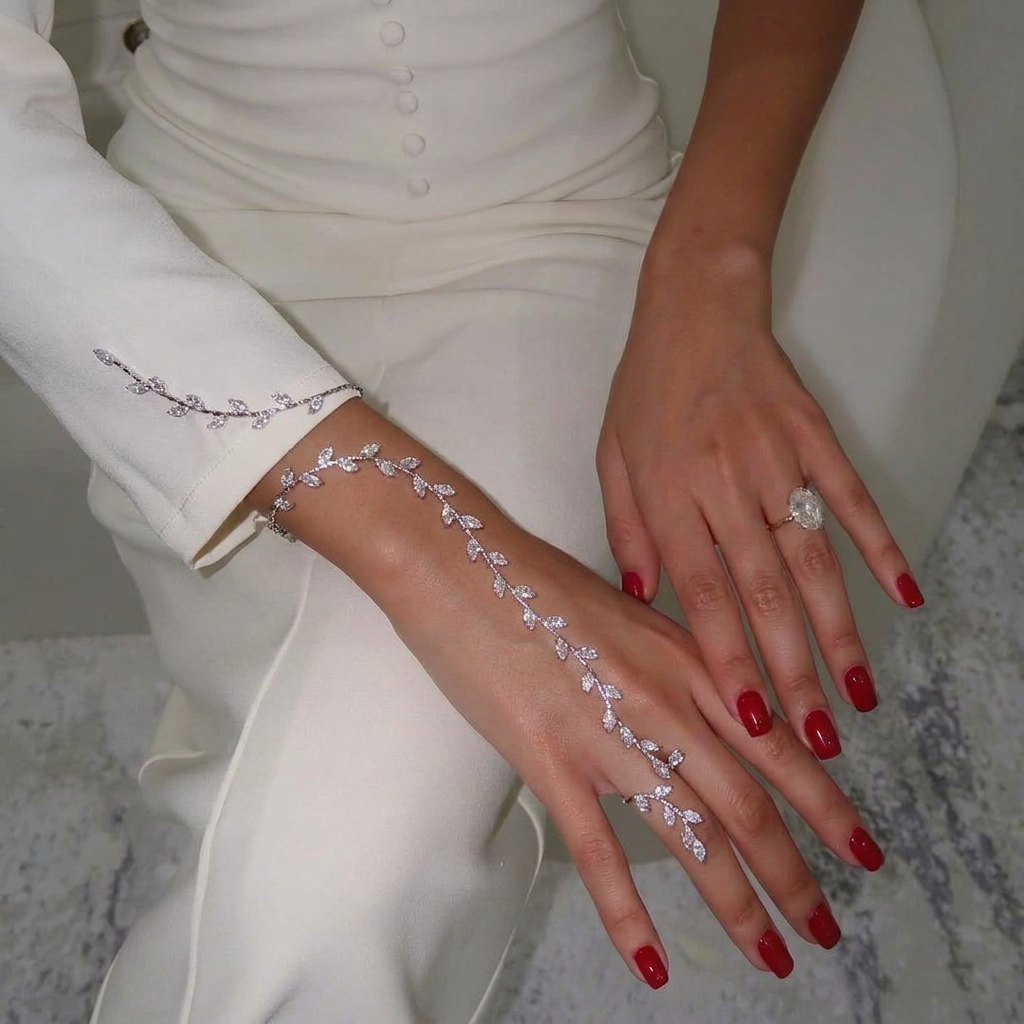 Fleur Luxury Handchain