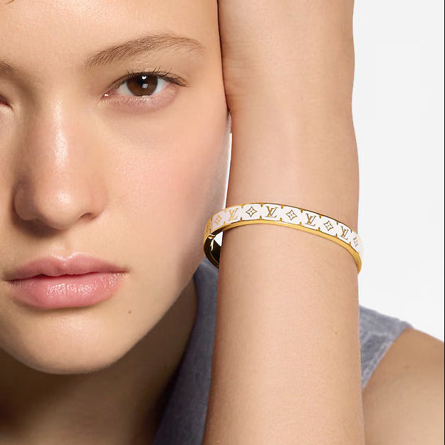 Freya White Floral Bangle