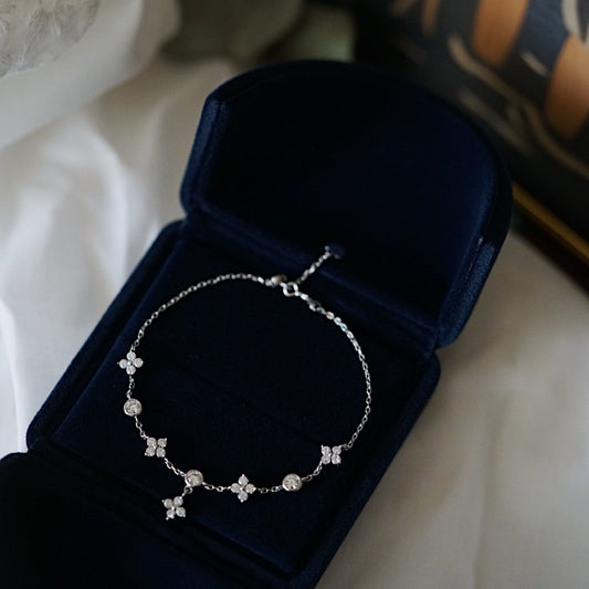 Ula Simplistic flower bracelet