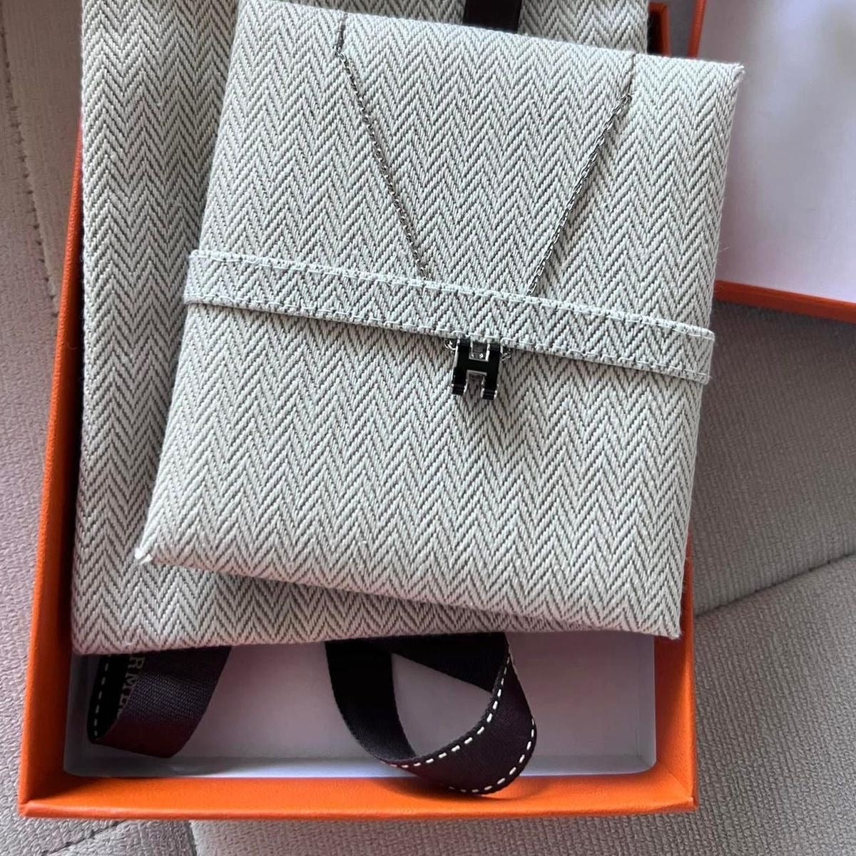 Classy Hemes Necklace (other colours)