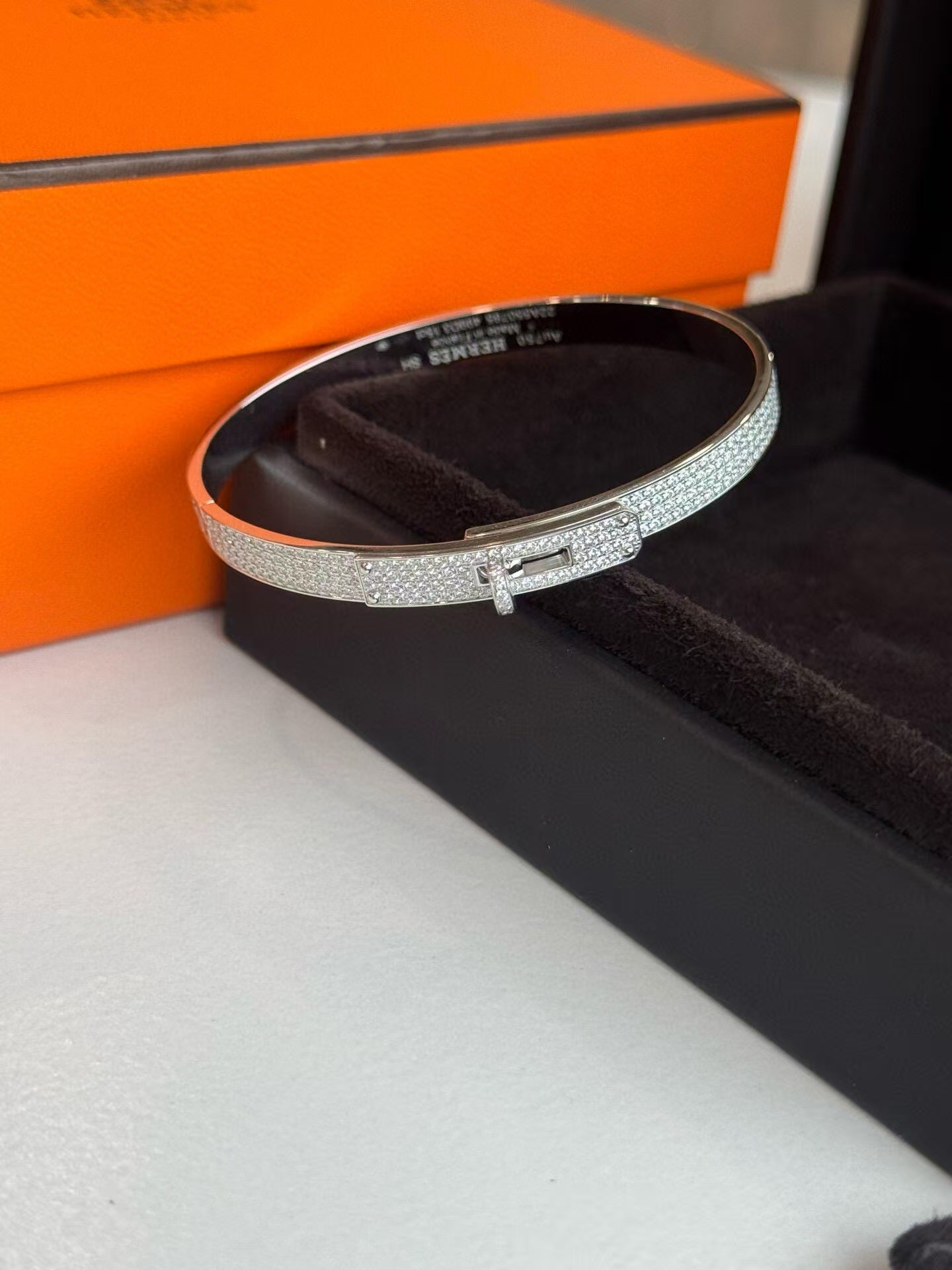 Classy He’mes Bracelet (in gold , silver & rose gold)
