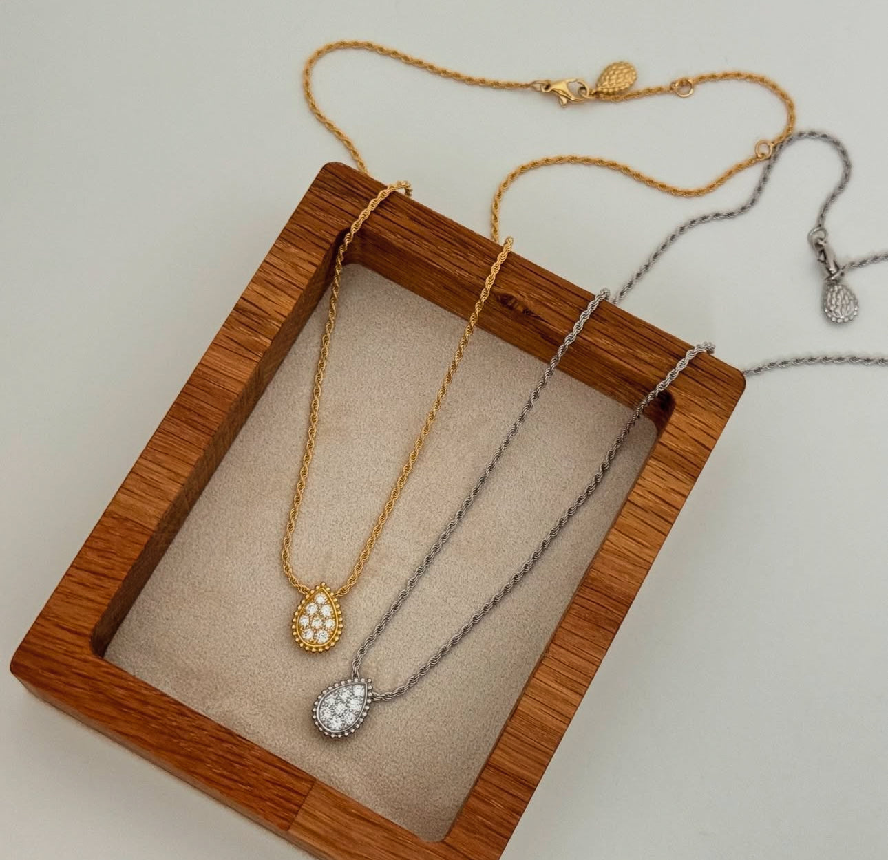 Aerial Teardrop Classy Diamanté Necklace