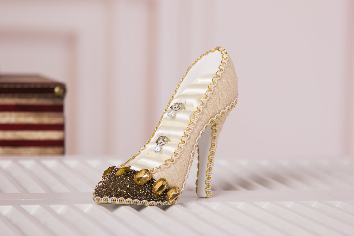 Viola Heel Ring Holder