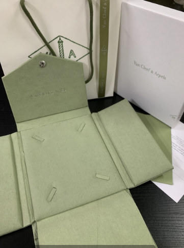 Premium VC Gift Packaging For Multi Clover Necklace